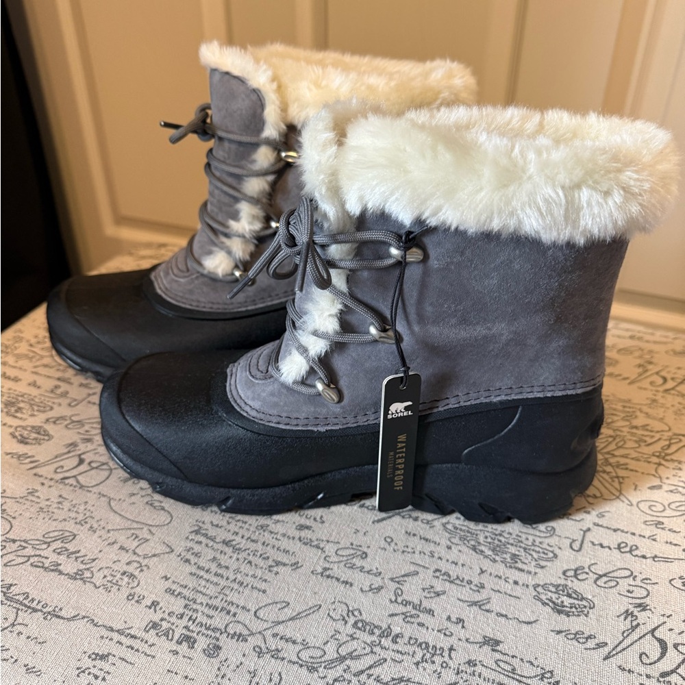 Sorel Womens Gray and Black Waterproof Insulated Boots with Faux Fur